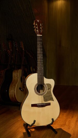 Guitar Trần Semi Classic Thinbody CT-35T kèm EQ